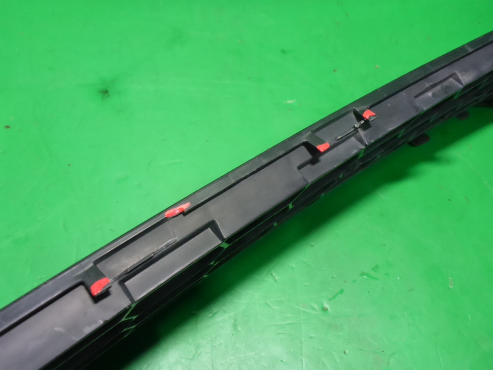 Решетка в бампер центральная