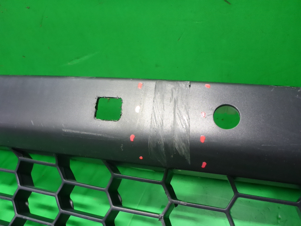 Решетка в бампер центральная