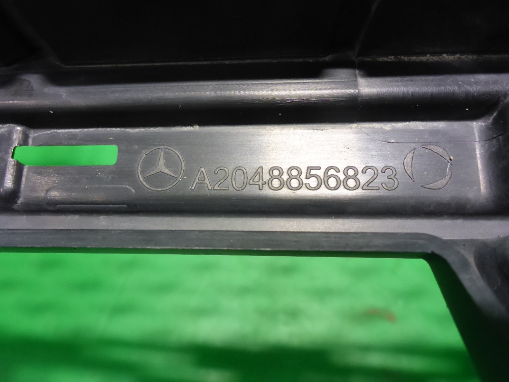 Решетка в бампер центральная