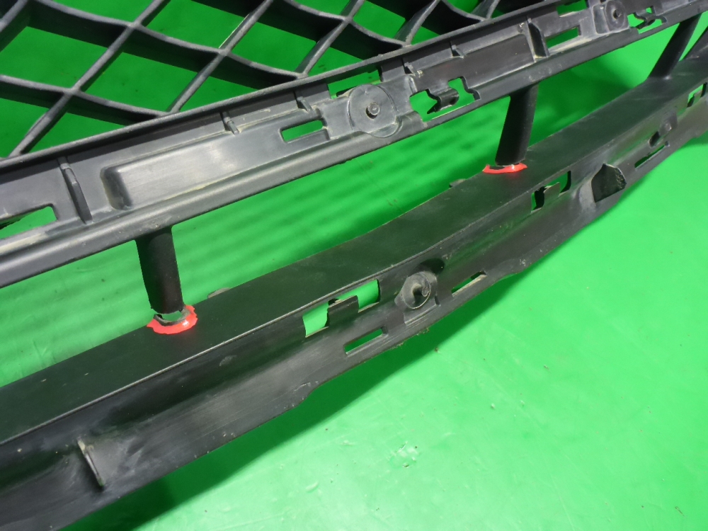 Решетка в бампер центральная