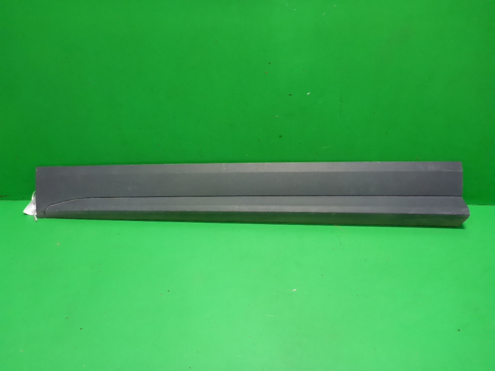 Накладка двери передней левой