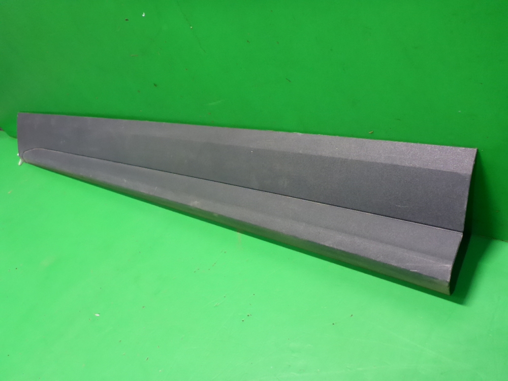 Накладка двери передней левой