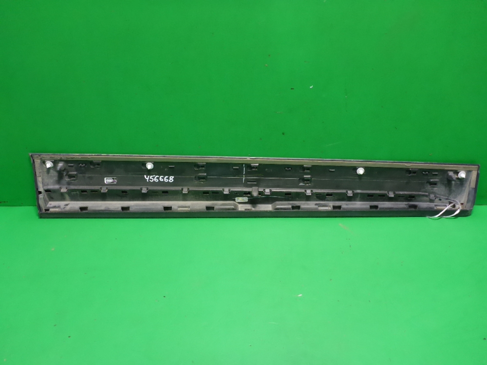 Накладка двери передней левой