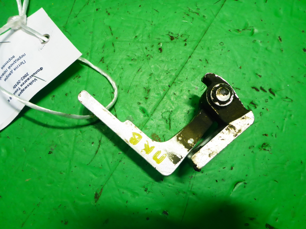 Петля двери передней правой верхняя