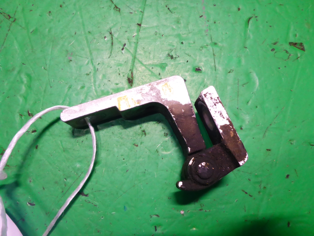 Петля двери передней левой верхняя