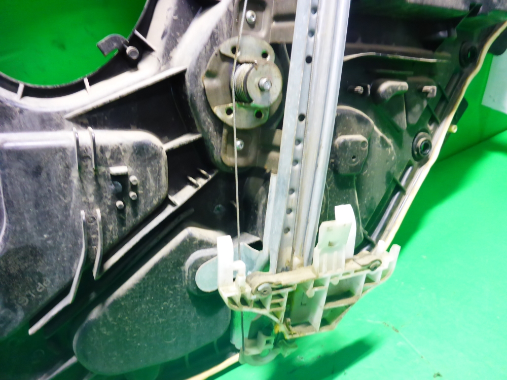 Стеклоподъемник механ. задний левый