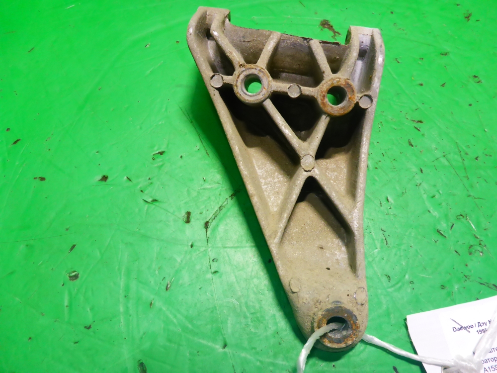 Кронштейн генератора