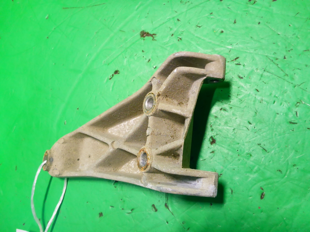 Кронштейн генератора