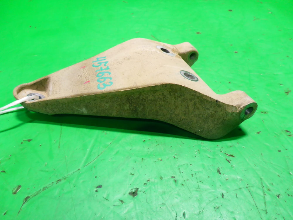 Кронштейн генератора