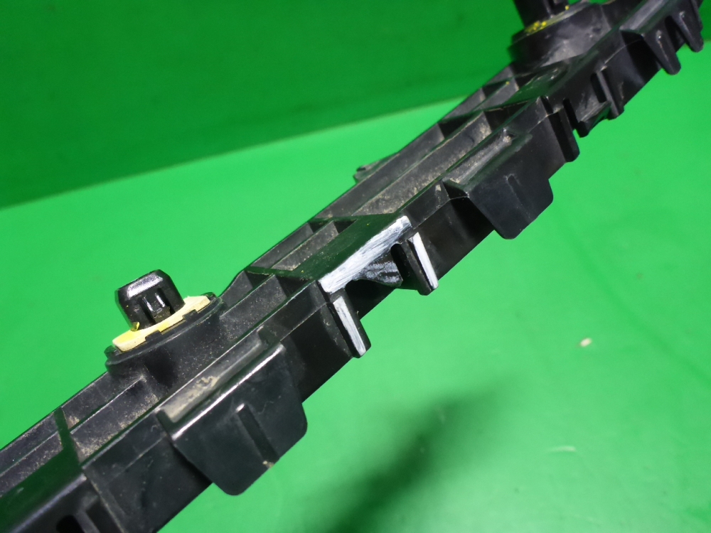 Кронштейн заднего бампера левый