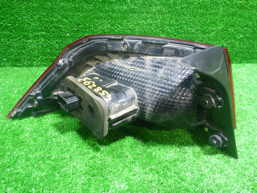 Фонарь задний наружный правый