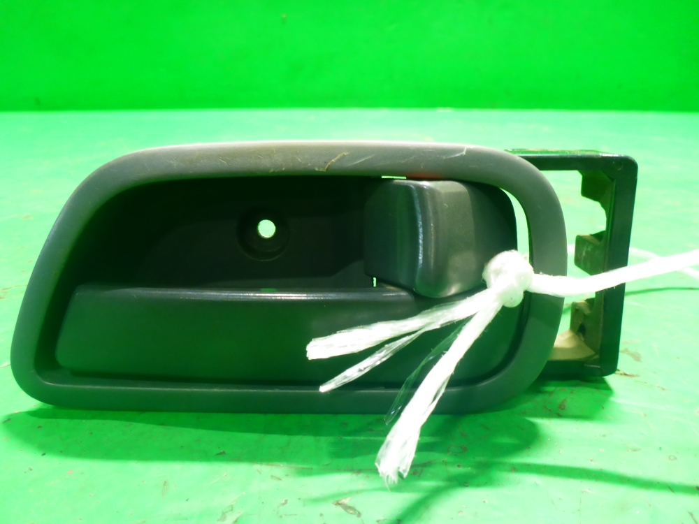 Ручка двери передней внутренняя правая