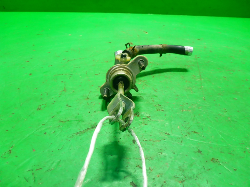 Цилиндр сцепления главный