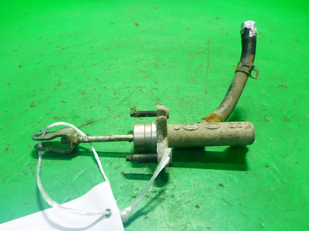 Цилиндр сцепления главный