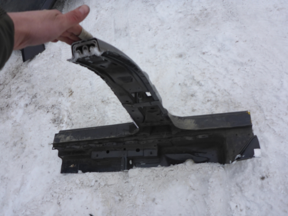 Порог со стойкой правый