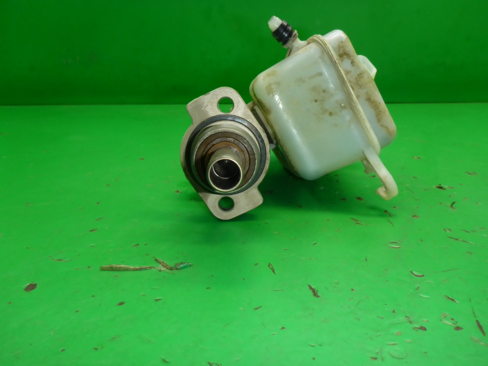 Цилиндр тормозной главный