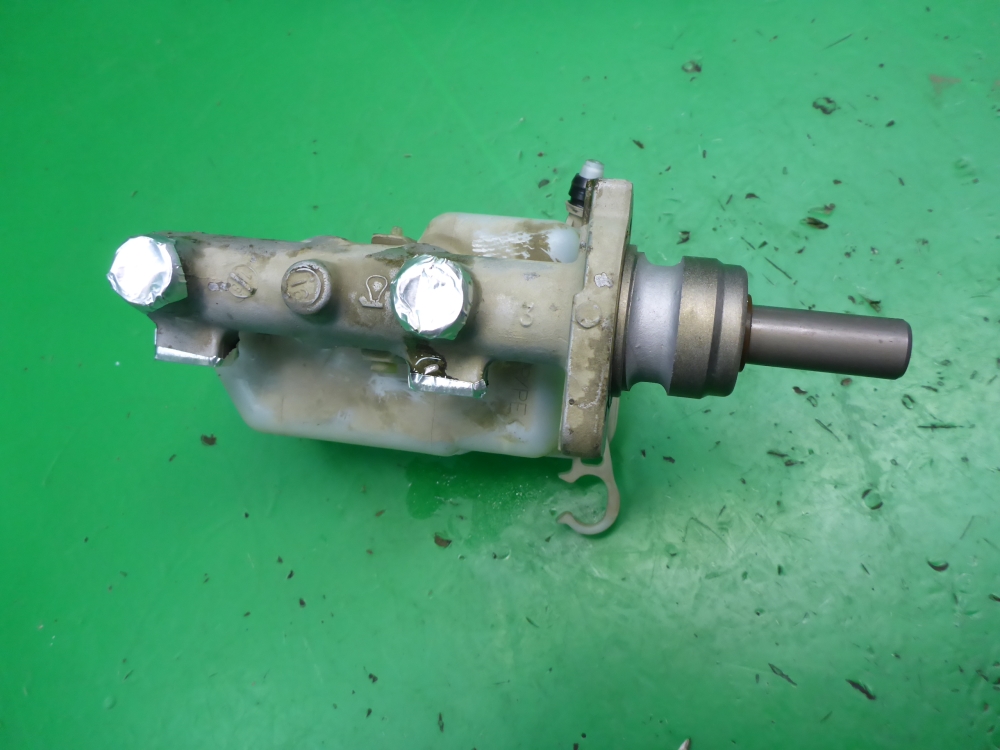 Цилиндр тормозной главный