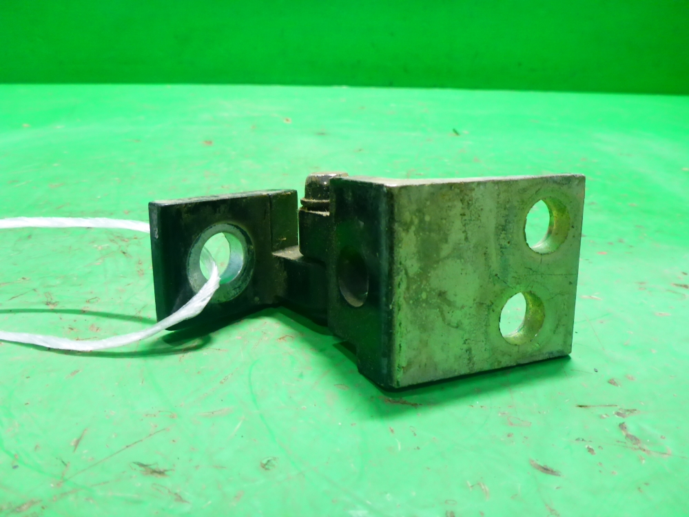 Петля двери передней правой верхняя