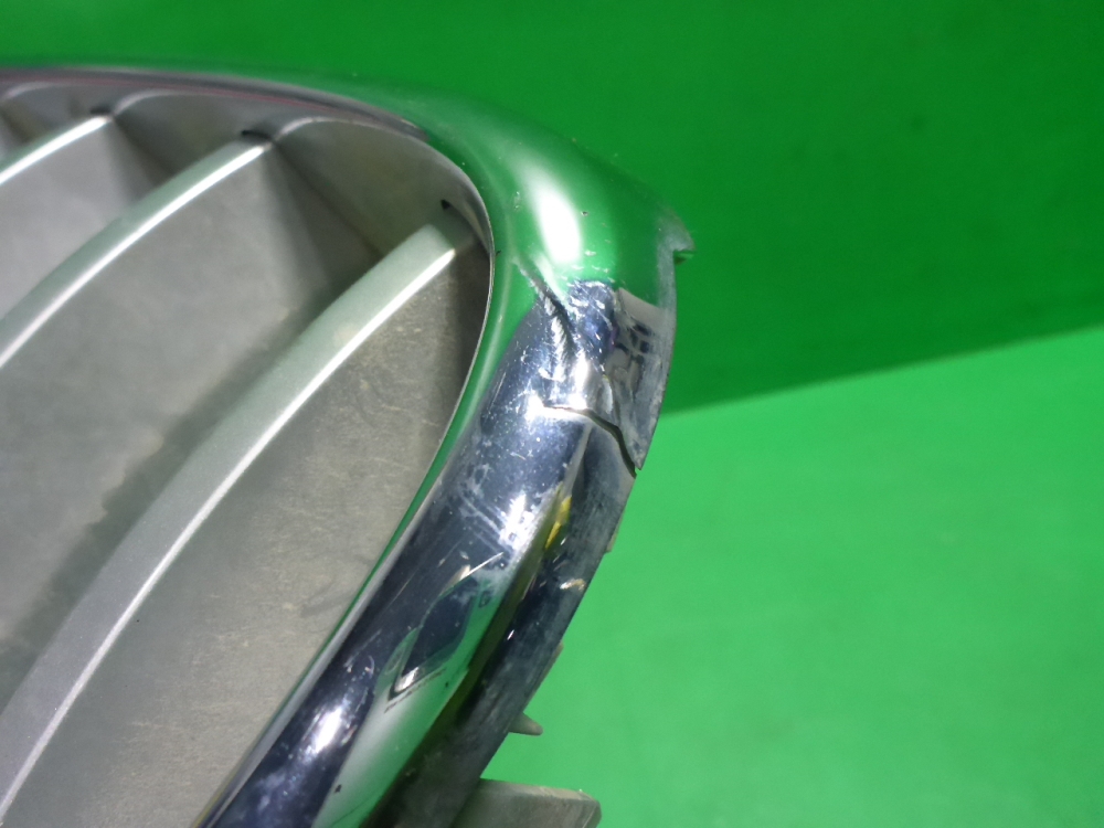 Решетка радиатора левая