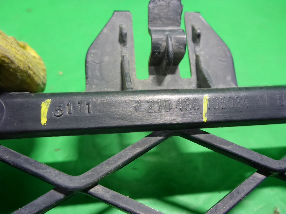 Решетка в бампер центральная