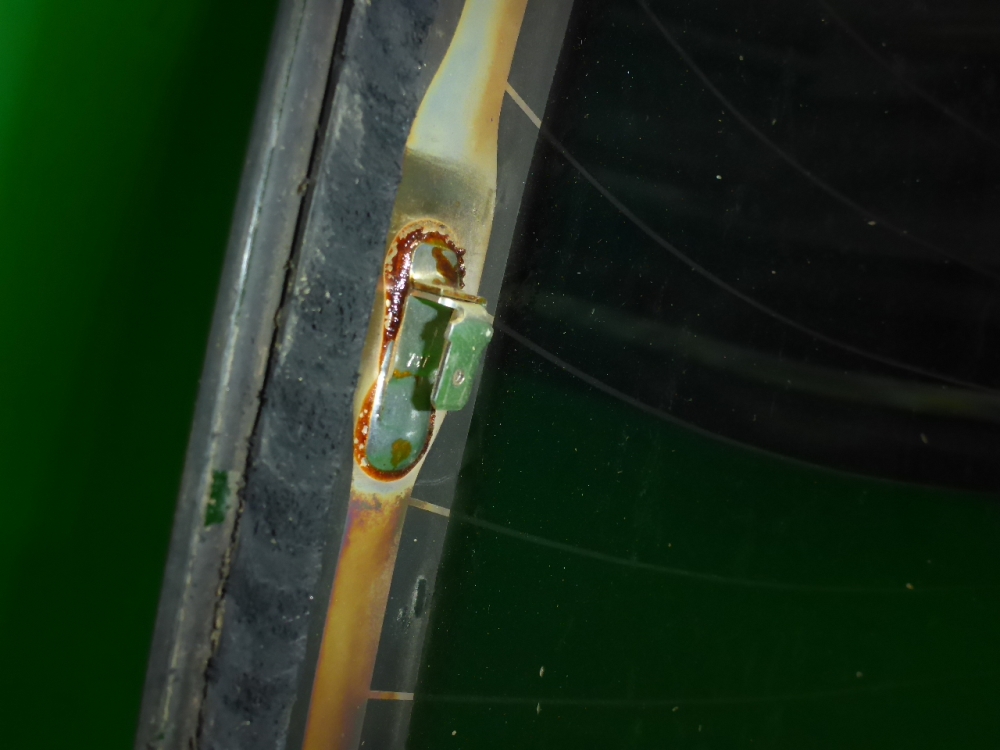 Стекло заднее