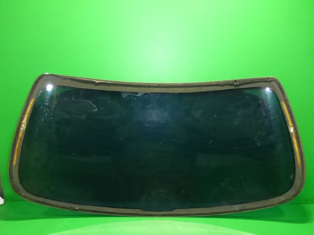 Стекло заднее
