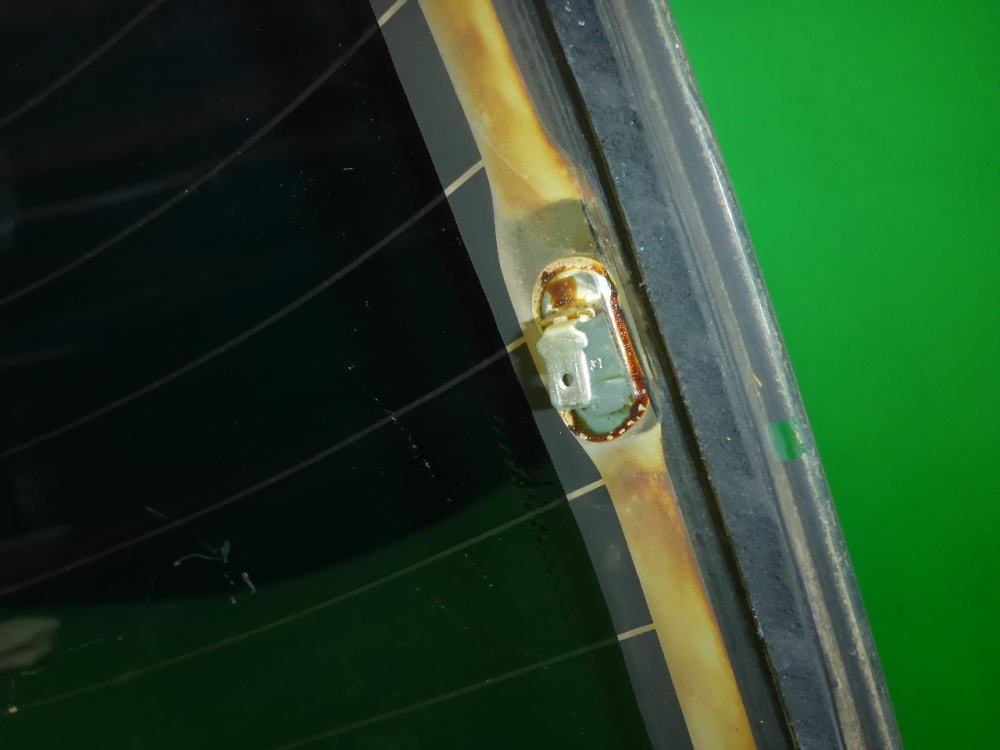 Стекло заднее