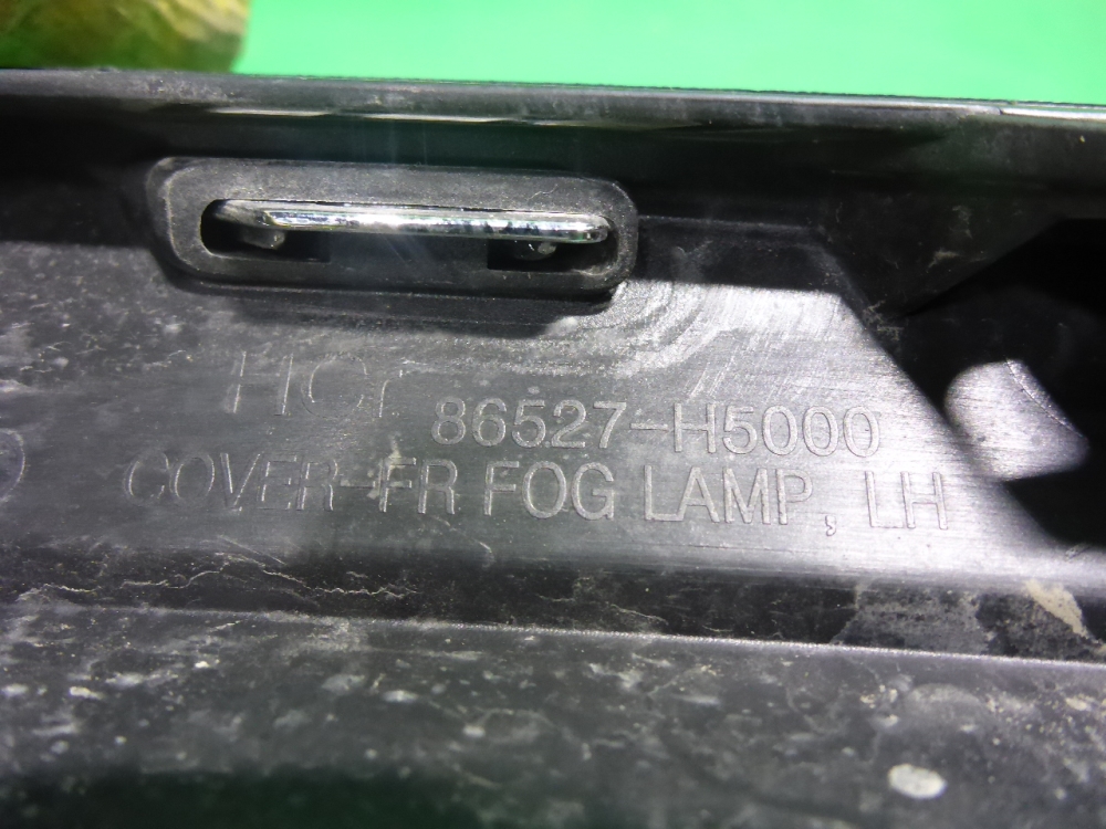 Рамка противотуманной фары левой