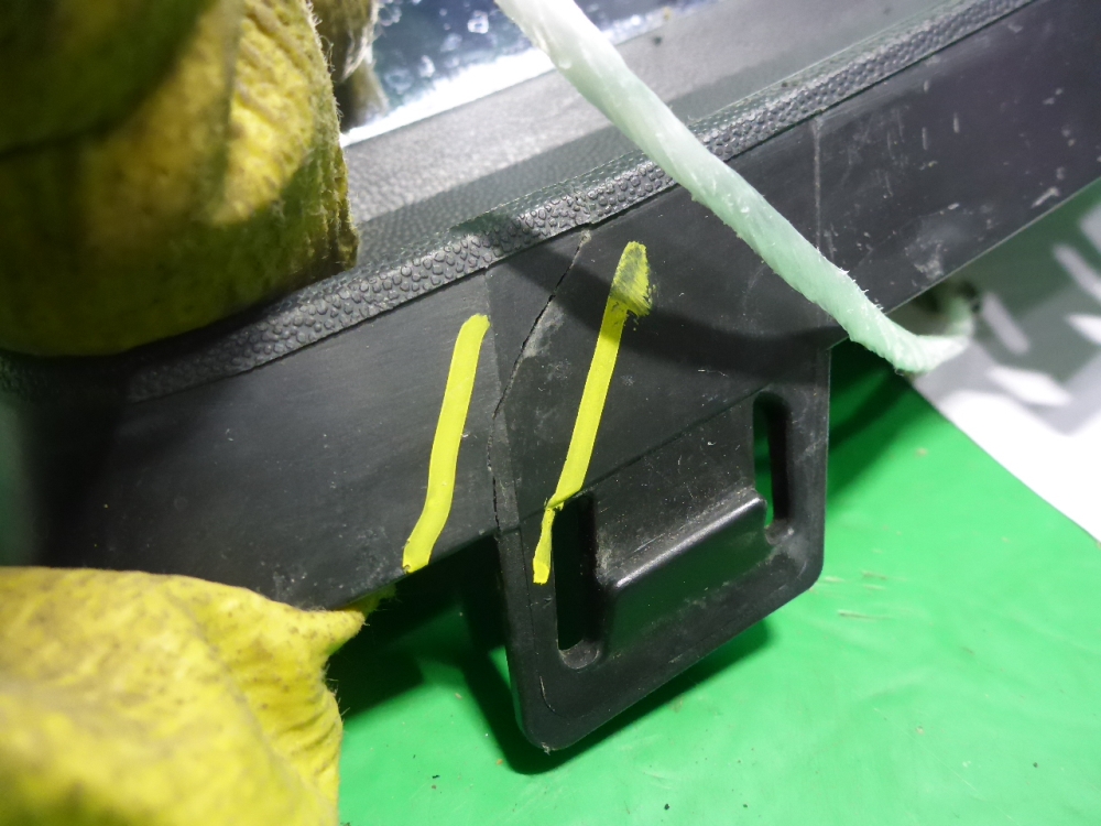 Рамка противотуманной фары левой