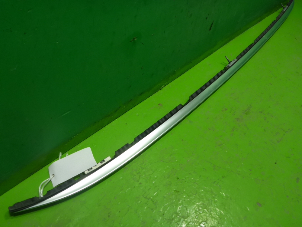 Рейлинг (релинг) левый (планка на крышу)