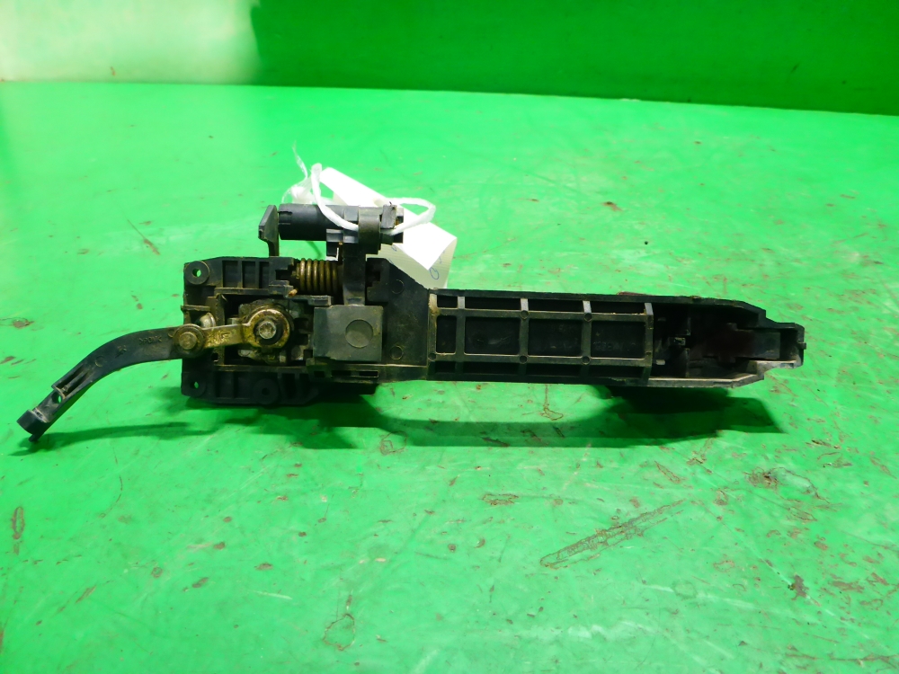 Ручка двери передней наружная левая