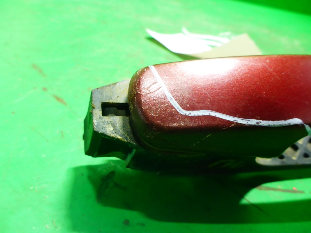 Ручка двери передней наружная левая