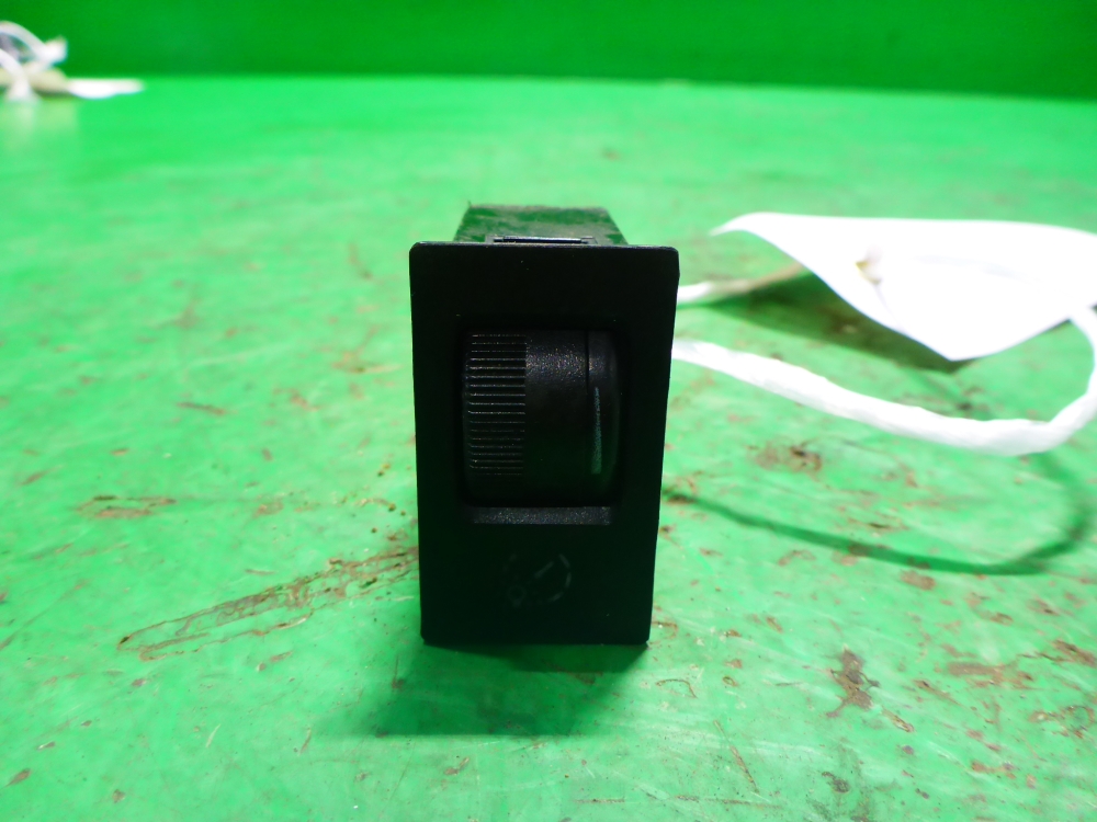 Кнопка освещения панели приборов