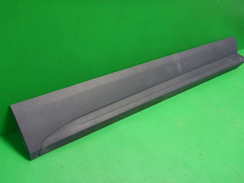 Накладка двери передней левой