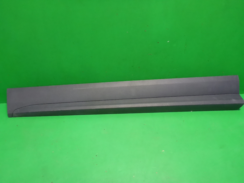 Накладка двери передней левой