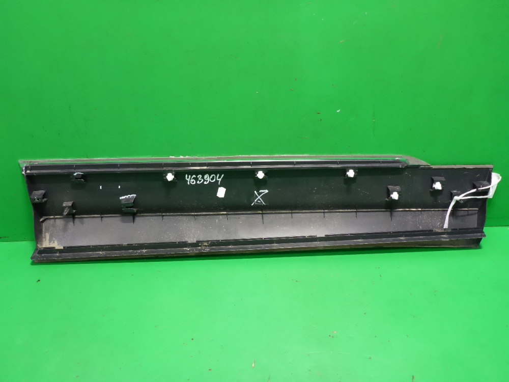 Накладка двери передней левой