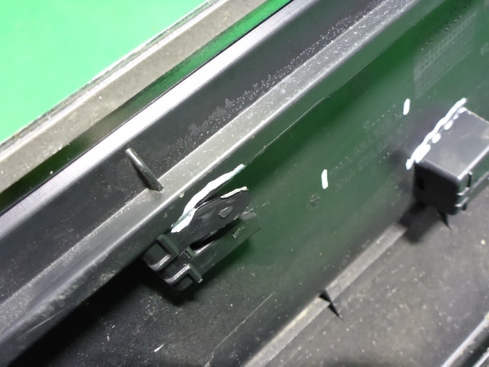 Накладка двери передней левой