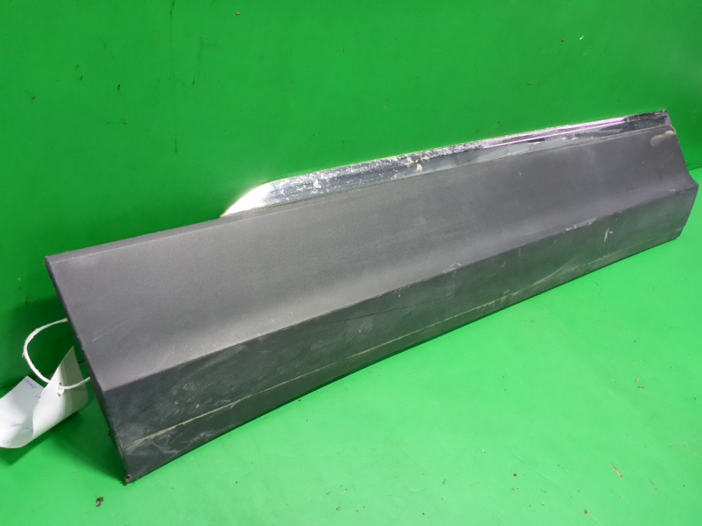 Накладка двери передней левой