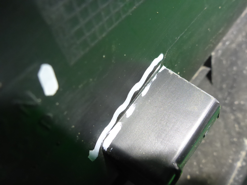 Накладка двери передней левой