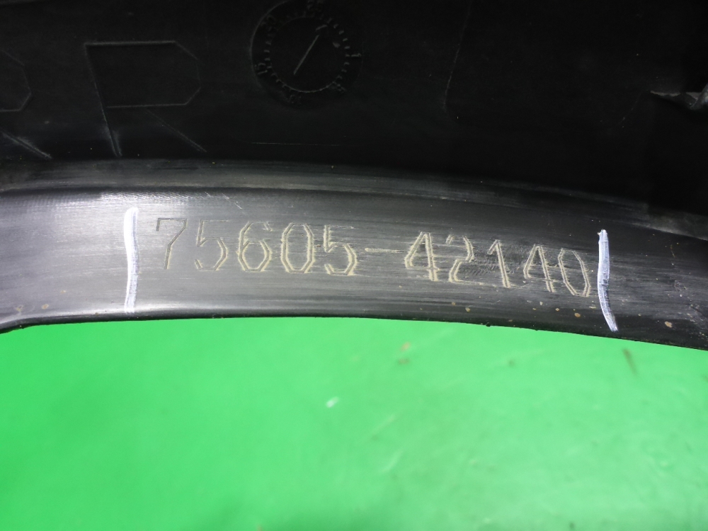 Накладка заднего крыла правого