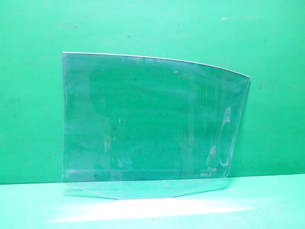 Стекло двери задней правой