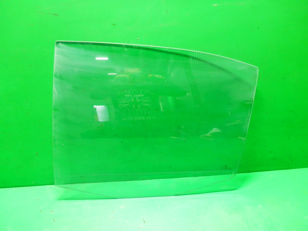 Стекло двери задней левой