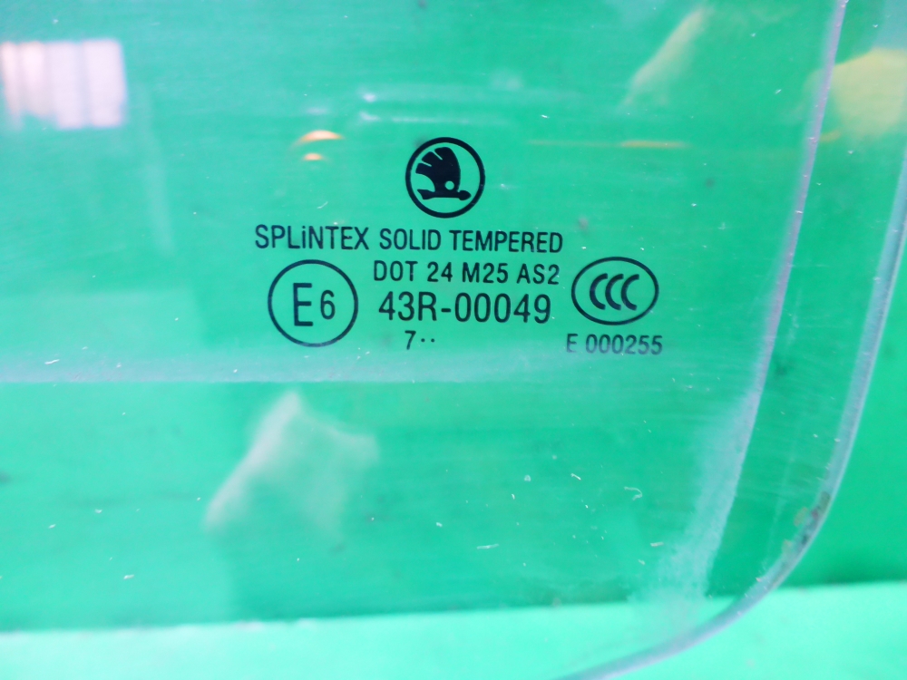 Стекло двери задней левой