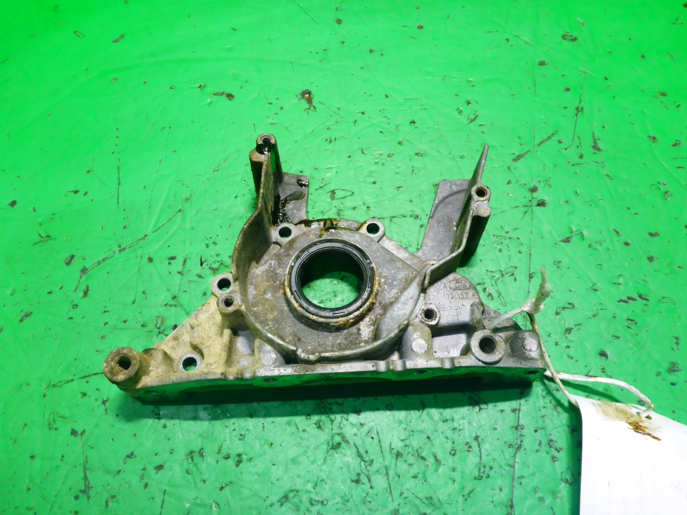 Крышка двигателя передняя