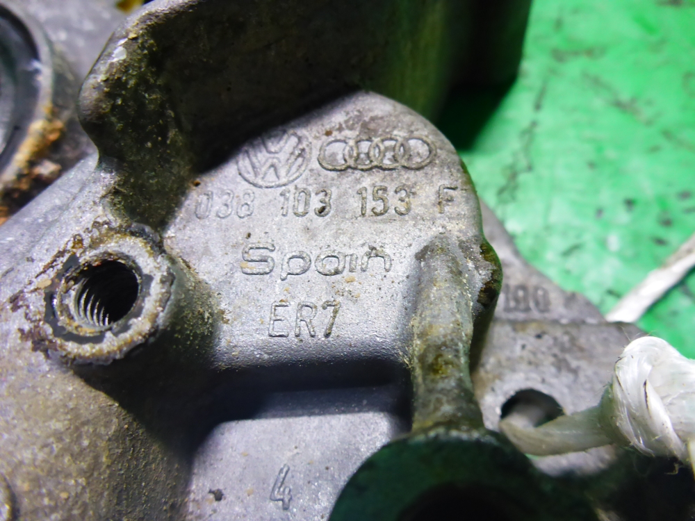 Крышка двигателя передняя