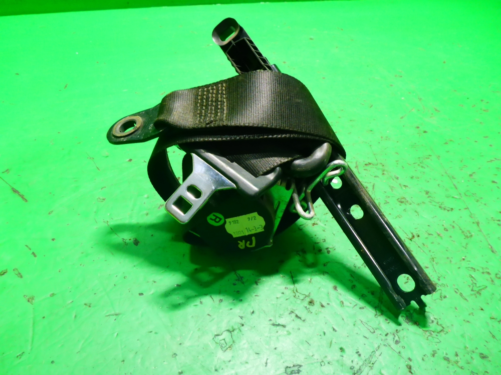 Ремень безопасности