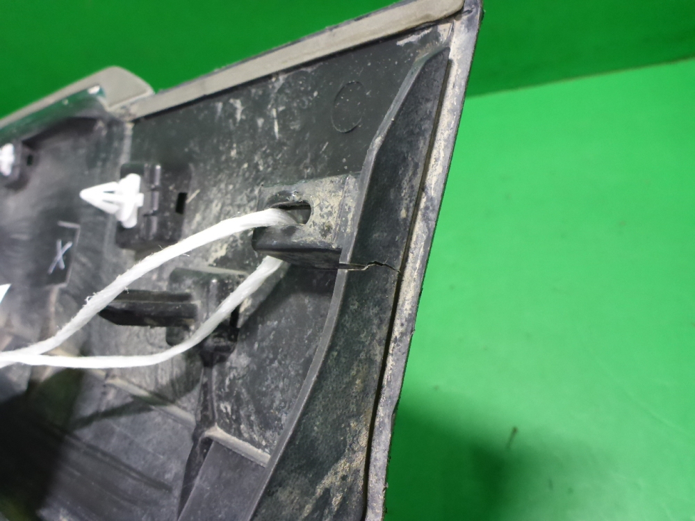 Накладка двери передней левой