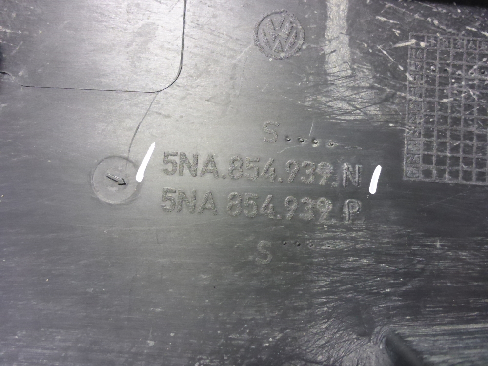 Накладка двери передней левой