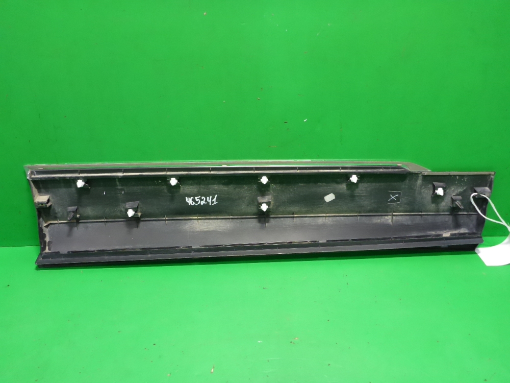 Накладка двери передней левой