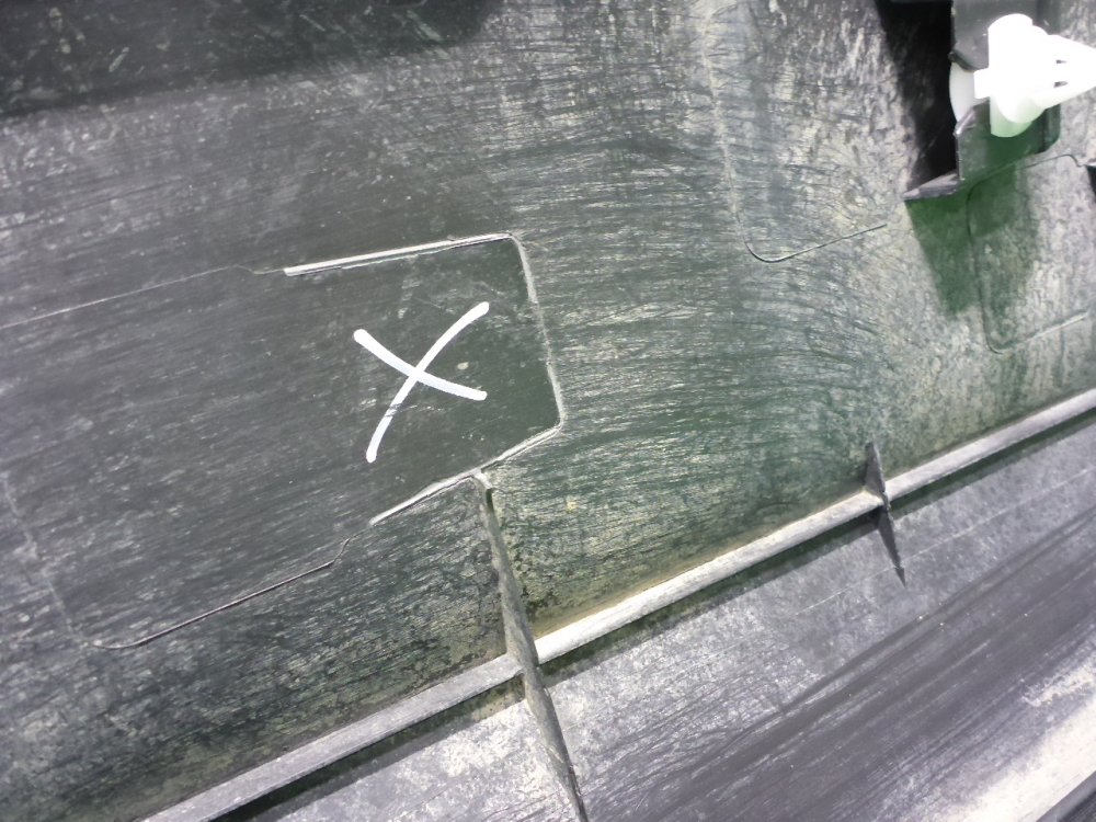 Накладка двери передней левой